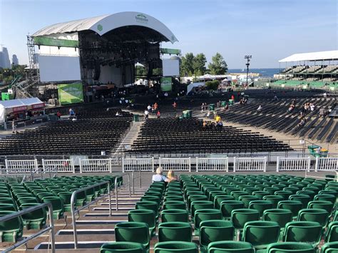 Huntington bank pavilion - The seat numbers at Huntington Bank Pavilion at Northerly Island run from right-to-left. When seated looking at the stage the lowest seat number will be on the far right of each section. In the 100 level the seat numbers in sections 101 and 105 will range from 14 seats in the shortest row to 28 seats in the longest row. 